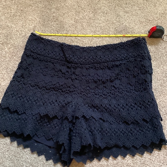 Ann Taylor Loft navy lace shorts, size 4 - Picture 2 of 5